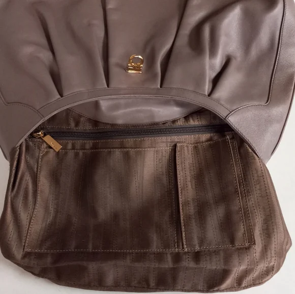 Salvatore Ferragamo, Roxanne Leather Hobo, Gold tone Gancini Hardware - Picture 12 of 14